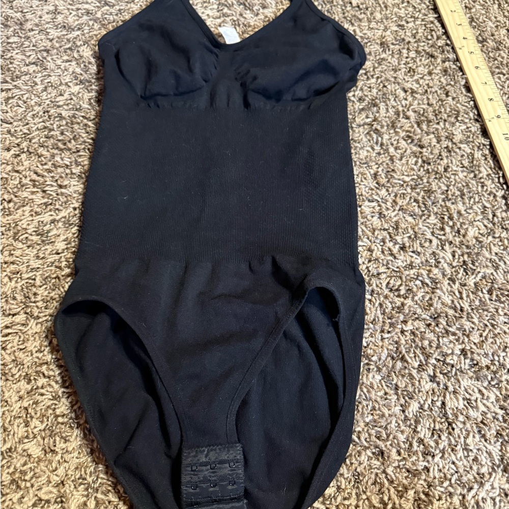 Sleek Black Women's Shapewear Bodysuit
